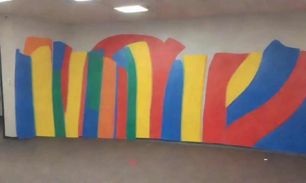 Los colores primarios bailan en la pared